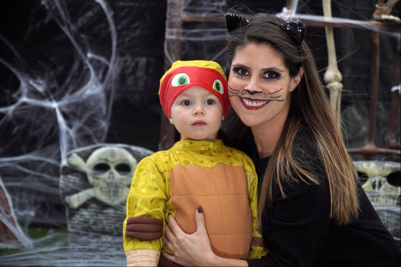Aquí con su disfraz de Halloween.