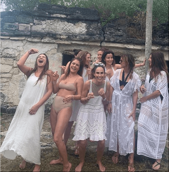 Si bien Serradilla suele ser una persona muy reservada con su vida privada, este fin de semana fueron constantes las publicaciones que retrataban los divertidos momentos que vivió junto a sus amigas.