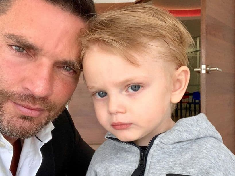 Julián Gil y su hijo Matías.