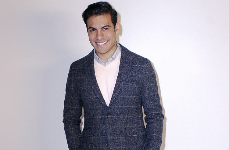 Carlos Rivera manda mensaje de Navidad a fans