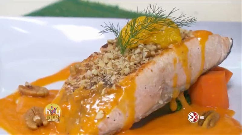 Receta: Salmón en salsa de mandarina y chile guajillo