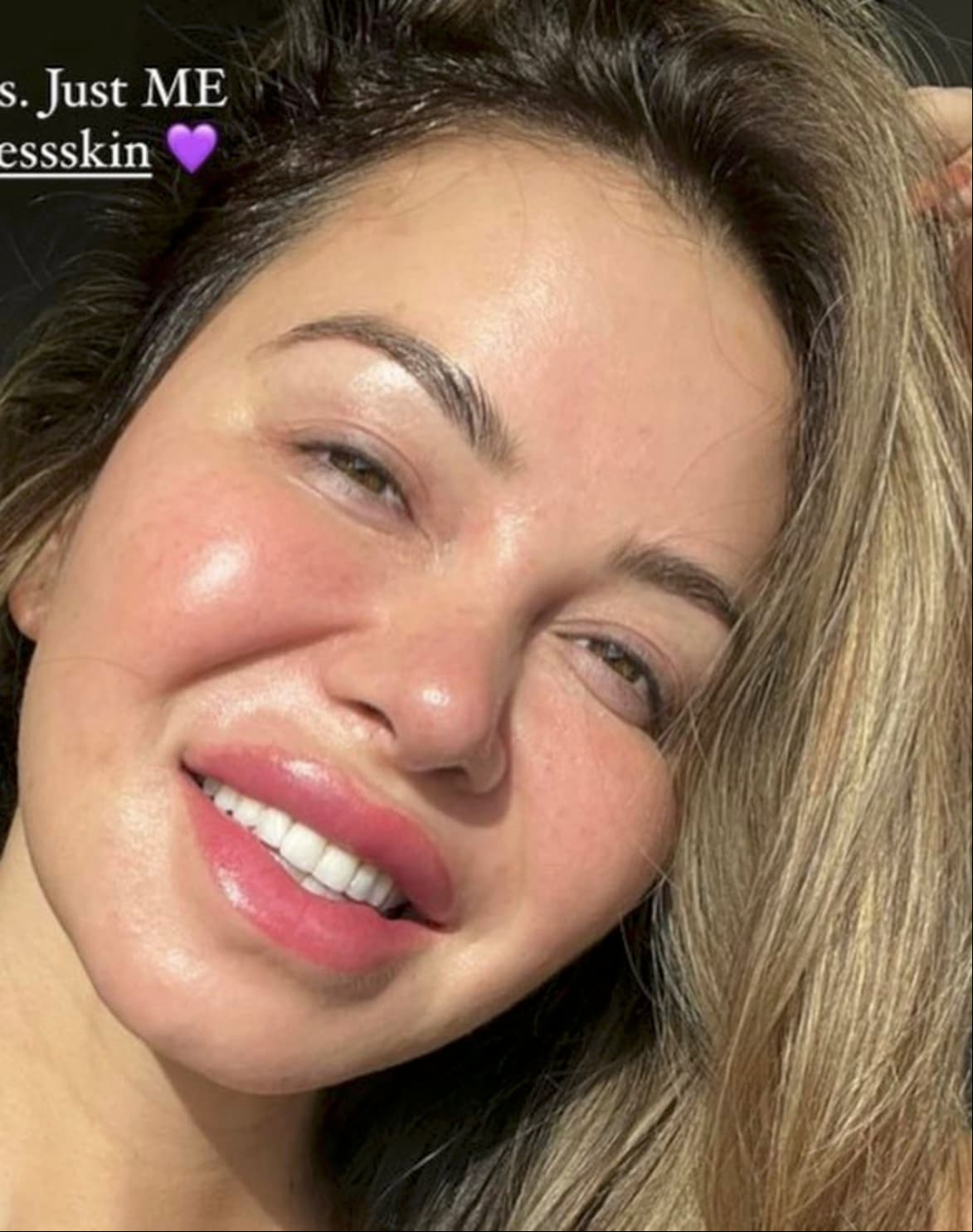 Chiquis Rivera se deja ver sin maquillaje