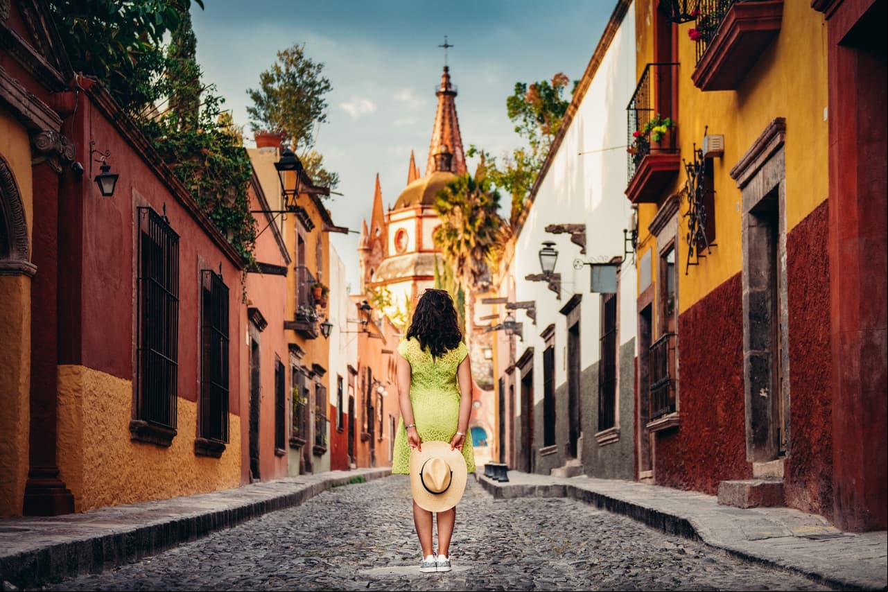 2. “Viajar y cambiar de lugar, revitaliza la mente” – Séneca.