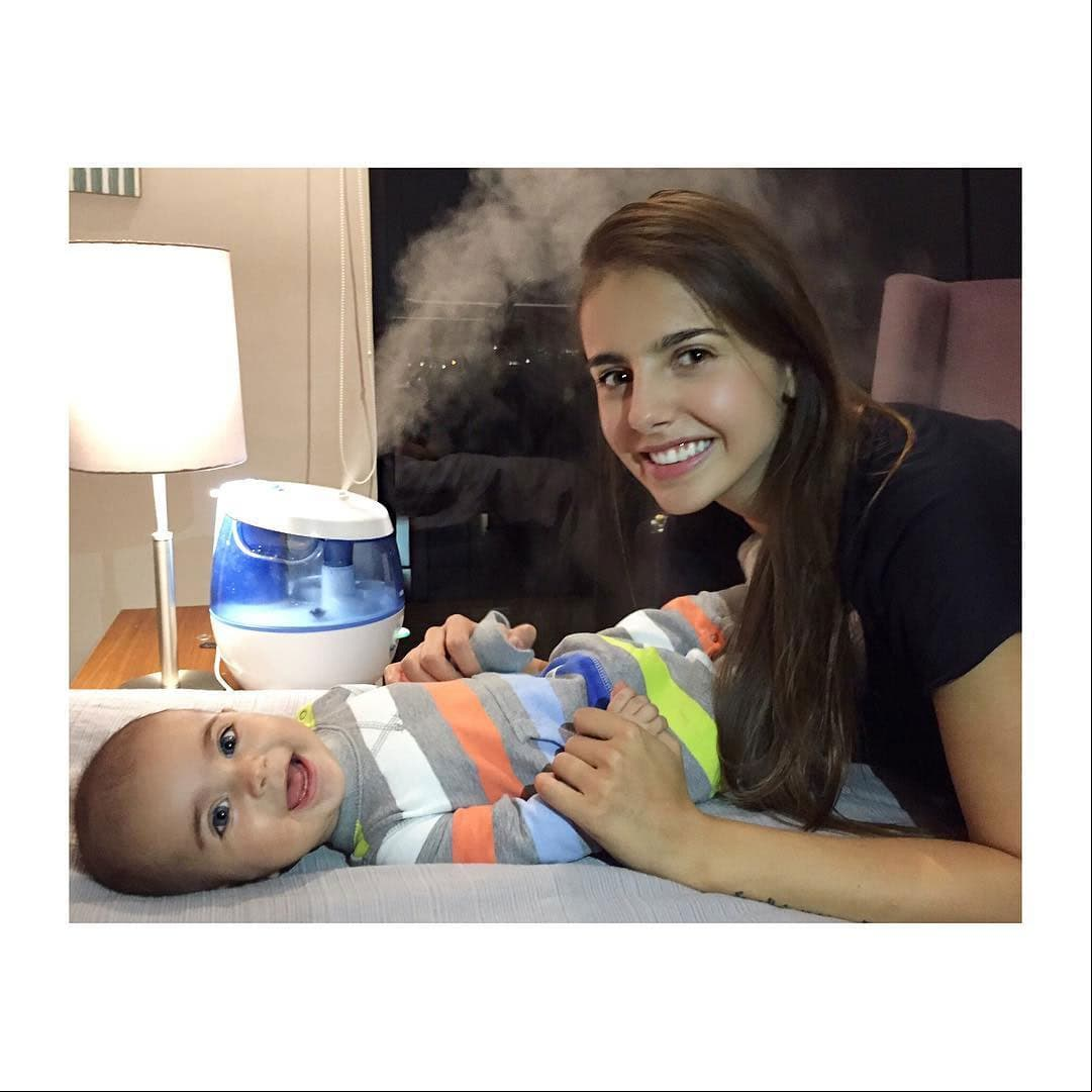 La actriz no dudó en compartir el momento en el que preparaba a su hijo para su hora de dormir.