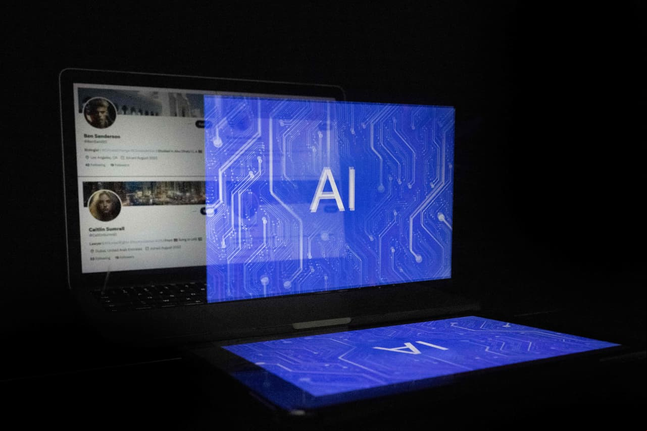 El uso de la Inteligencia Artificial en la creación de canciones ha desatado polémica.