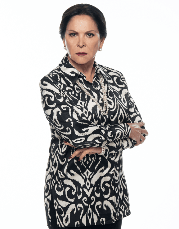 'Irma' (Ana Bertha Espín) es hermana de 'Beatriz', la amiga de 'Martina'. 'Irma' fue amante de 'Hipólito' y con él tuvo un hijo, 'Cristóbal Ruvalcaba' (Ignacio Cordero). Es una mujer de naturaleza oscura, de mala entraña, sin instinto maternal y muy cruel. Nunca le permitió a Hipólito reconocer a su hijo. Alimentó el odio en 'Cristóbal' y estimuló su sed de venganza.