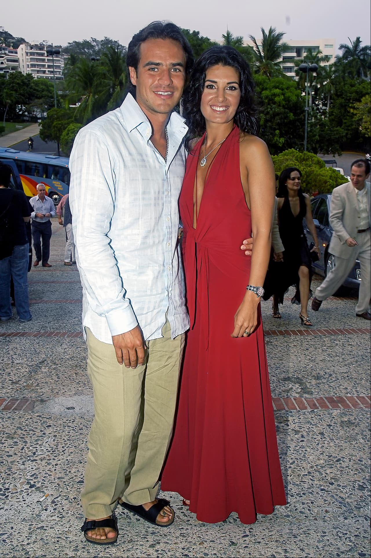 Ese mismo año, Villanueva y Poza contrajeron nupcias. Fruto de su matrimonio nacieron sus hijos Romina y Sebastián, quien siguió sus pasos en la actuación; pero la relación fracasó y en 2008 se separaron.