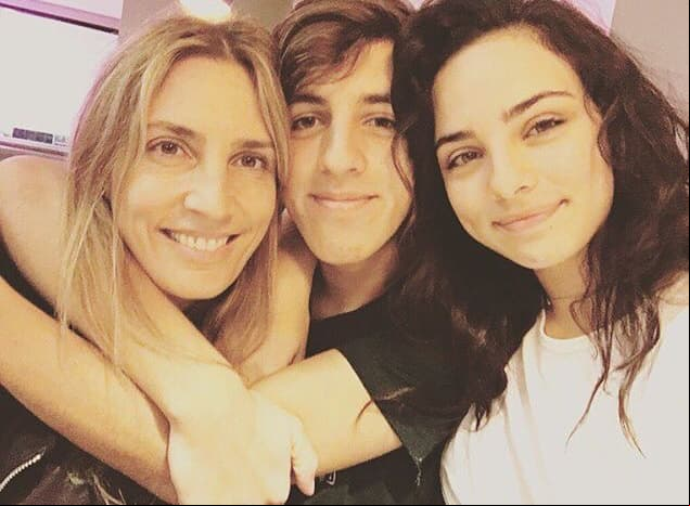 No obstante, gracias al amor de la familia y los amigos, Ricco pudo ayudar a sus hijos a sanar el vacío que dejó la pérdida de su padre, tal y como lo reveló en la misma entrevista: "Por lo menos, hacerlos sentir que estaban rodeados de amor, aunque esa ausencia siempre fuera a estar porque no es algo que puedas intercambiar con nada ni con nadie".