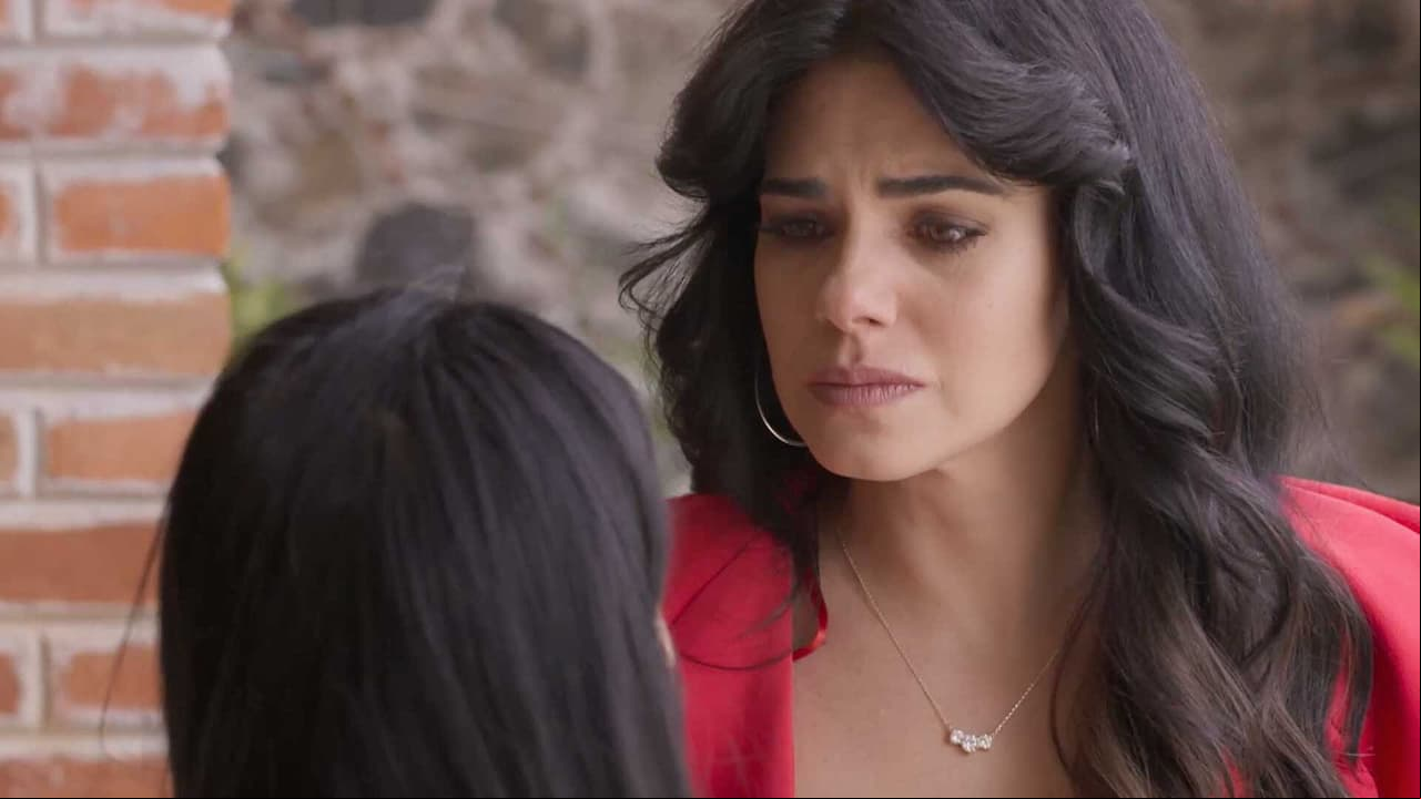 Lucía se entera que Isaura le quitó la vida a su papá