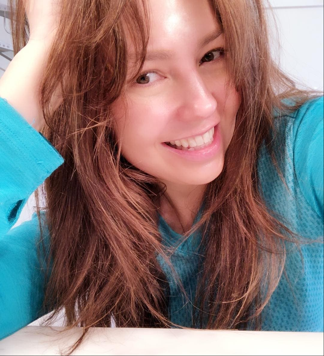 Thalía. La cantante se olvidó del glamour que rodea su vida para lucir su belleza natural, algo que sus millones de seguidores aplaudieron.