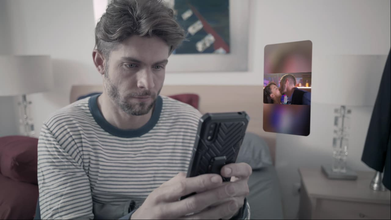 Justo el día de su boda con 'Renata', 'Alonso' recibe el video en el que su prometida se besa con 'Tomás', de recursos humanos de Labo Ancestral y decide terminar para siempre con ella.
<br>
<br>No te pierdas "Vencer el Pasado" de lunes a viernes a las 8:30 pm. con Las Estrellas.