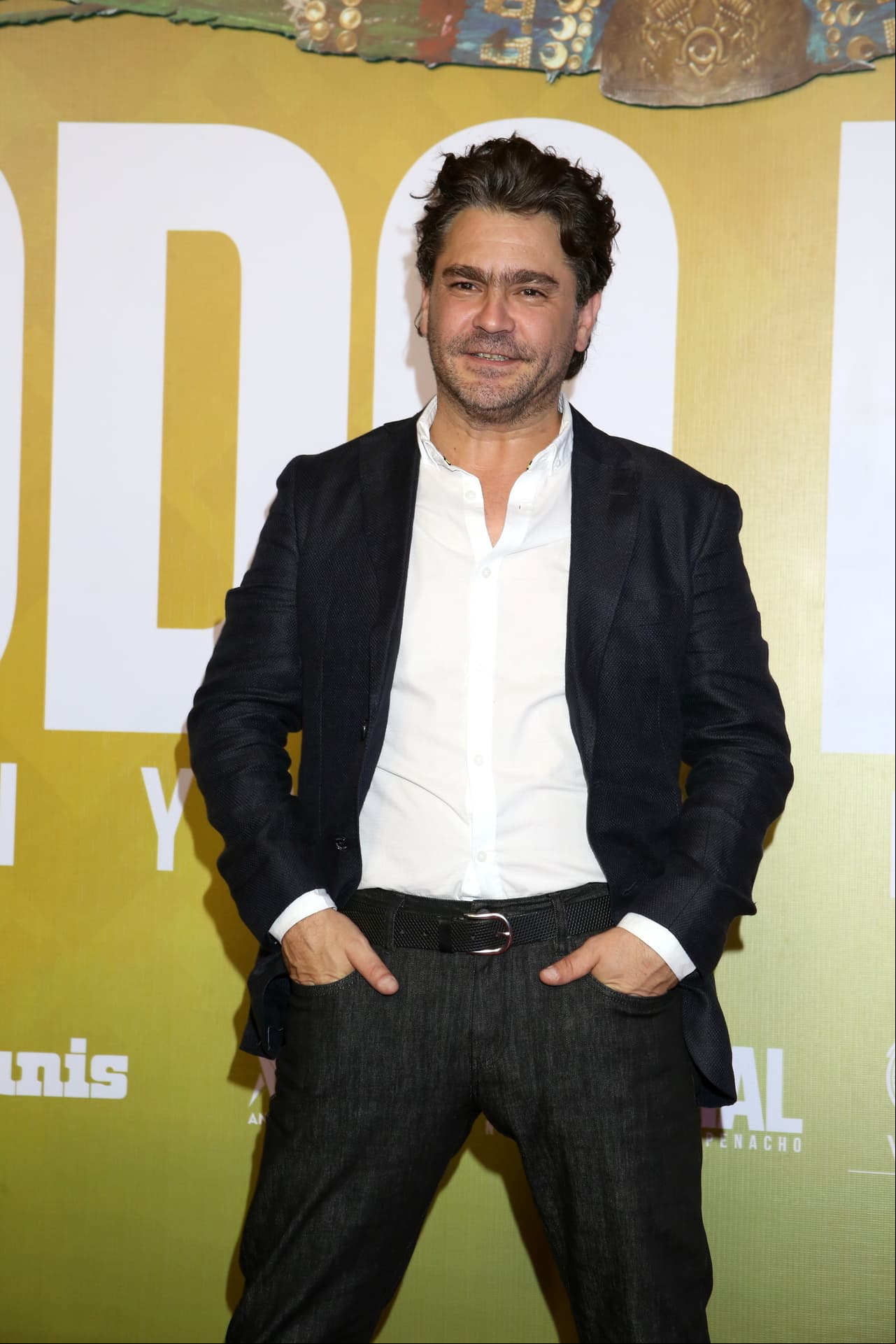 Su popularidad fue creciendo por cintas como “Ámbar” (1996), “De Tripas corazón” (1996), “Sin dejar huella” (2000), “Demasiado amor” (2005), “Un mundo maravilloso” (2006), “Así del precipicio” (2006), “Rudo y cursi” (2008) y “Amar” (2009), entre muchas otras.