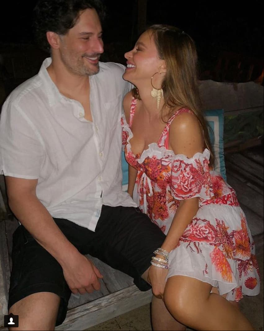 Sofía Vergara y Joe Manganiello compartiendo un romántico momento