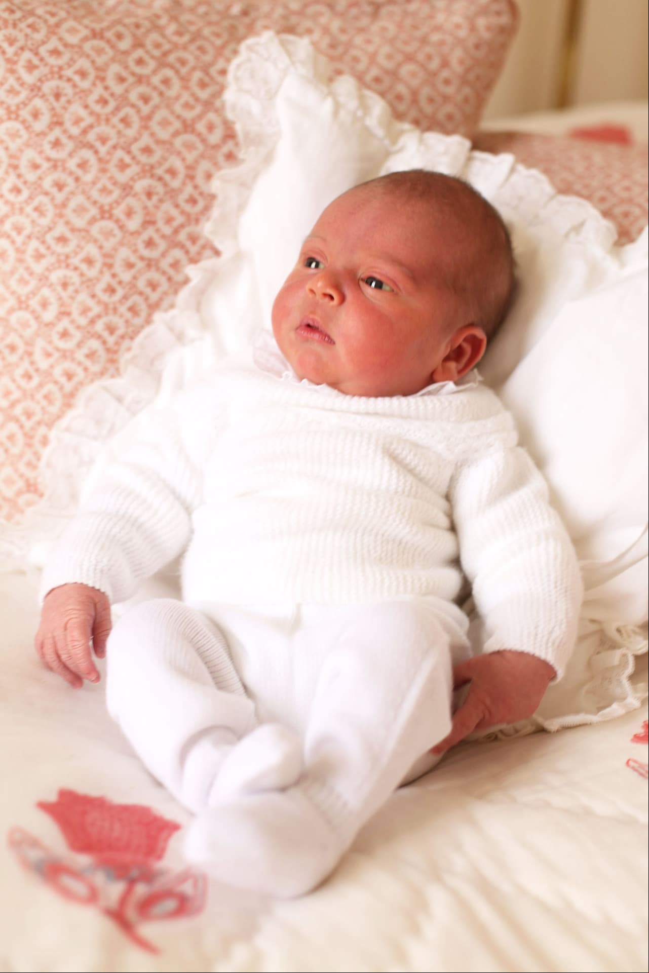 “El duque y la duquesa de Cambridge están muy contentos de compartir esta fotografía de Prince Louis. La duquesa tomó esta fotografía el 26 de abril..." reza en la cuenta de Instagram de la Familia Real.
