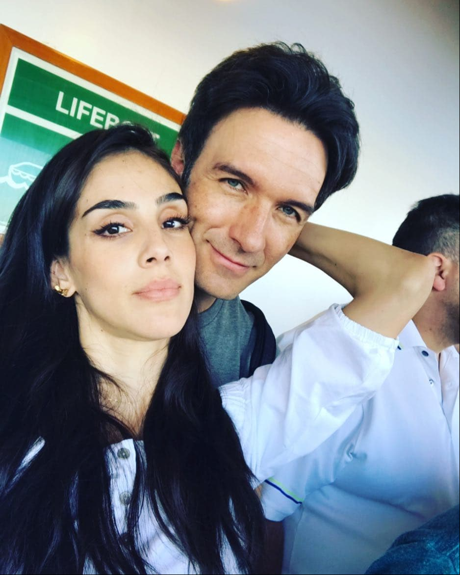 Leonardo y Sandra en un romántico 14 de febrero, día en que difundió la actriz esta imagen. La pareja siempre publica imágenes muy tiernas de su relación en redes sociales desde que se formalizó su noviazgo.