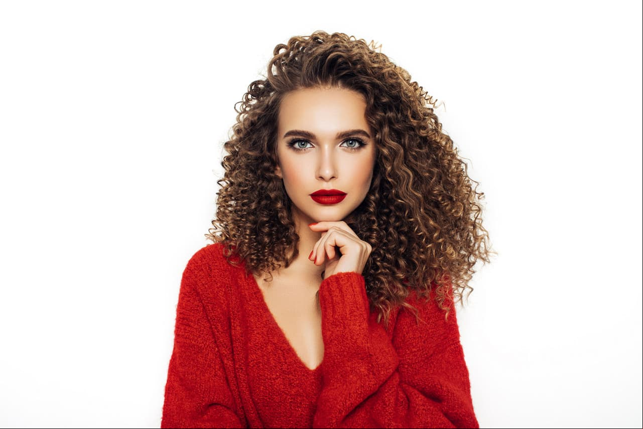 Aries. Con el comienzo de la primavera-otoño inicia también este signo. Al ser el ciclo de tu cumpleaños, la apertura de una fase diferente te traerá una renovación total a tu vida. El color que se recomienda usar es el rojo intenso.