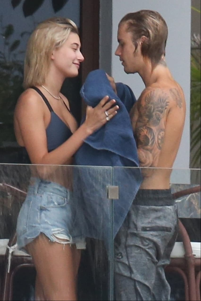 El cantante y la modelo Hailey Baldwin se divirtieron en una mansión en Miami (FOTO: The Grosby Group)