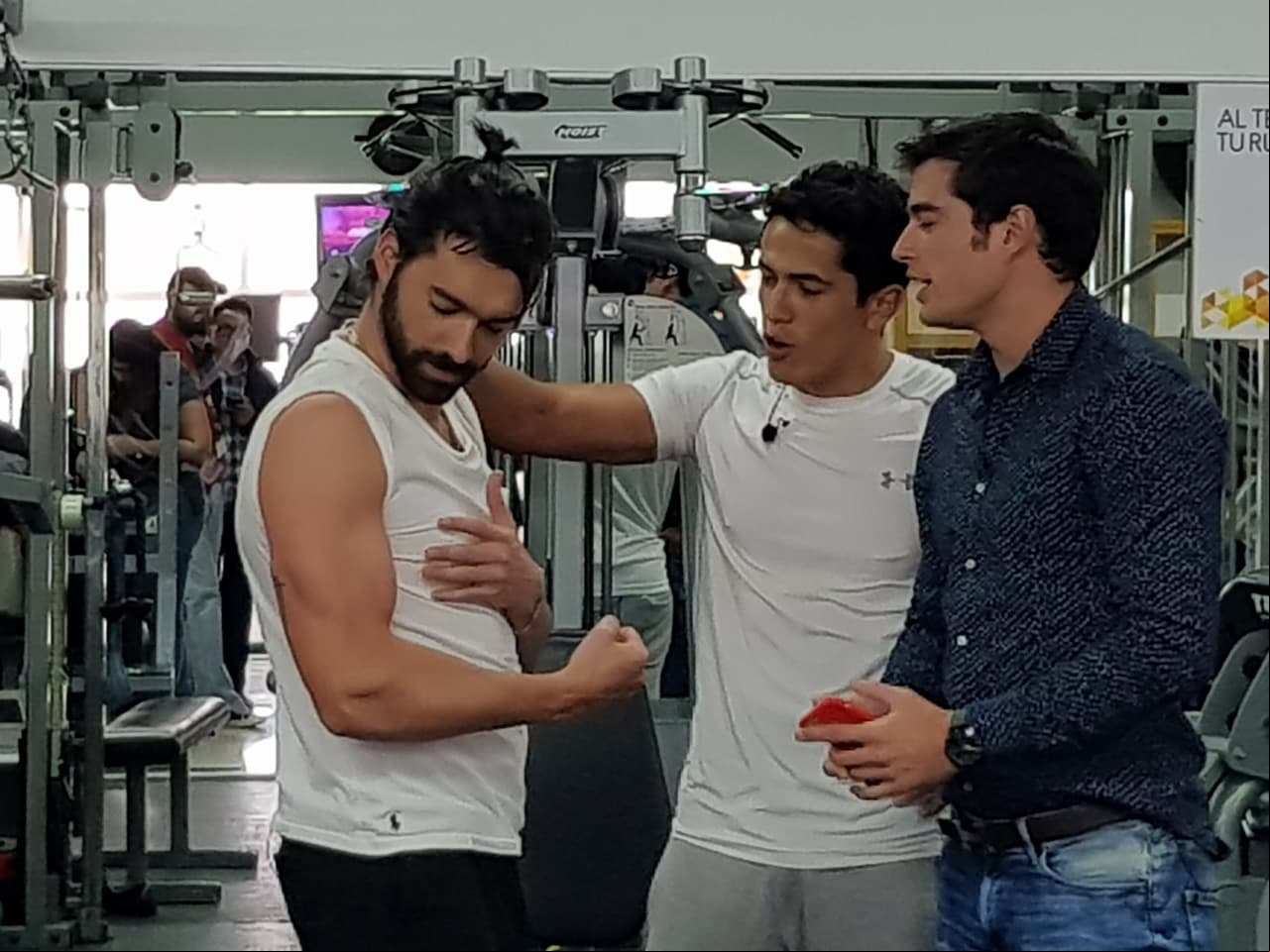 Fernando mostró con qué parte de su cuerpo conquistará a Juana Victoria, pero... ¿su hermano Sebastián lo permitirá?