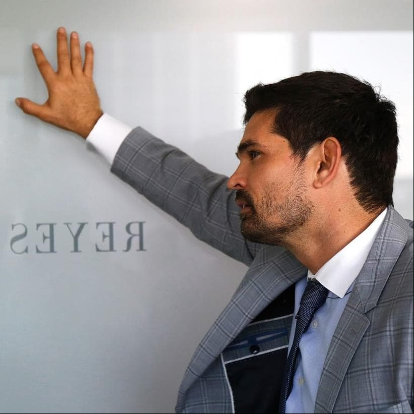 Tras ser papá, Ferdinando Valencia regresa a las telenovelas en Como Tú No Hay 2
