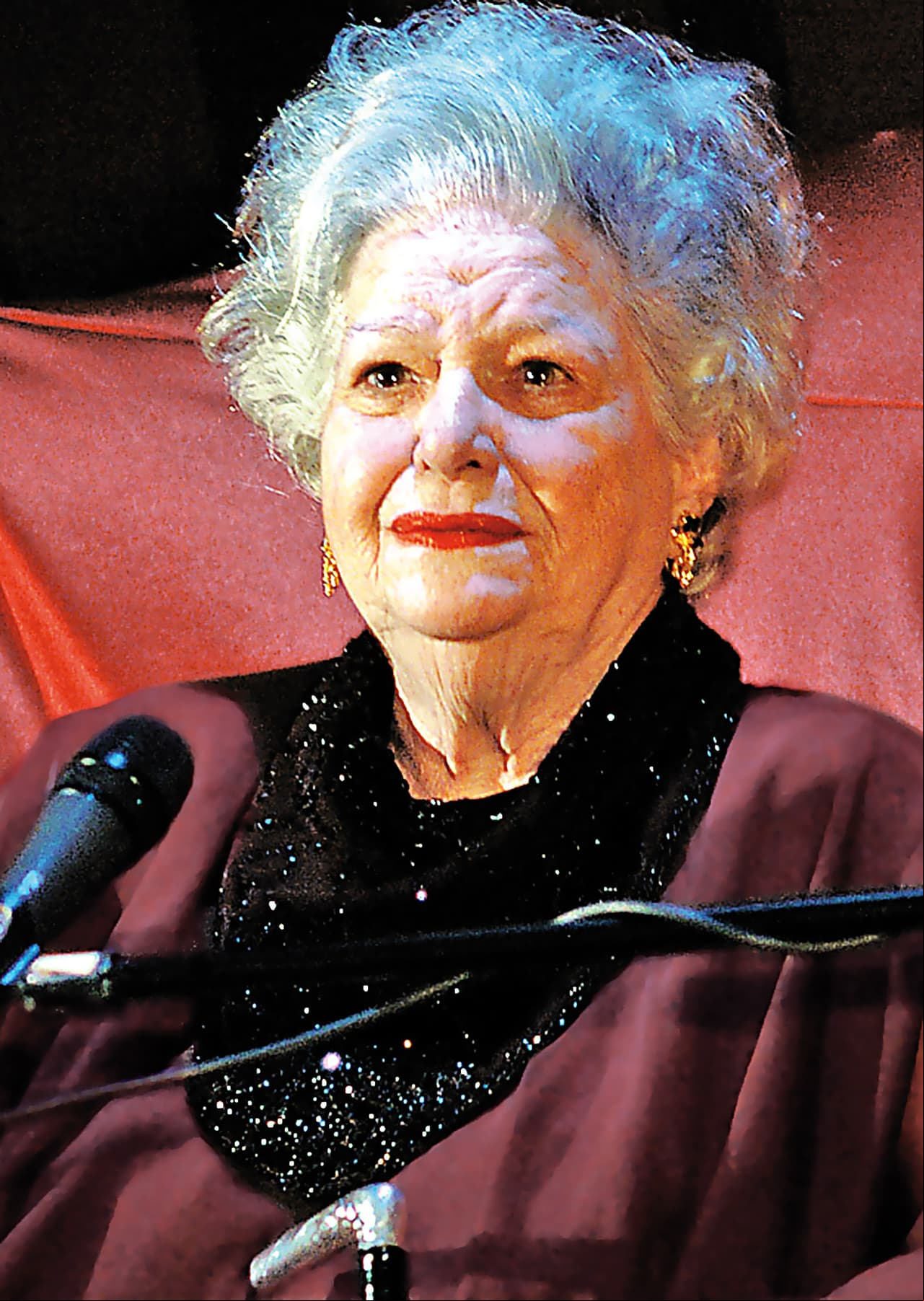 Conocida por su participación en la época de oro del cine mexicano, además de aparecer en teatro y televisión, Carmen falleció el 25 de febrero de 2013, a los 87 años. De acuerdo con ¡Hola! México, la actriz padecía problemas respiratorios por los que tuvo que ser internada a finales de 2012.