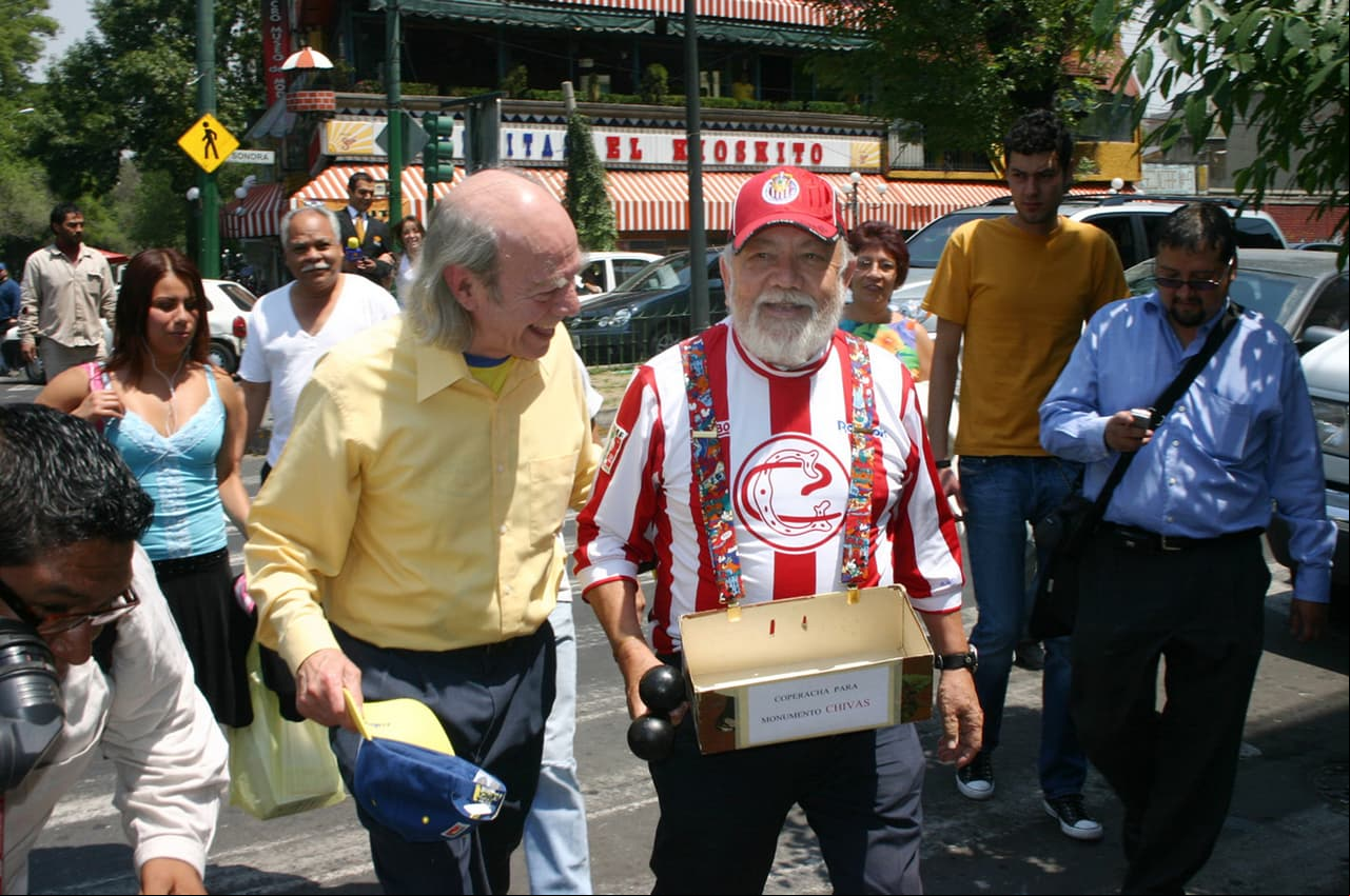 Su afición por el futbol los hizo enfrentarse en divertidas apuestas por su equipo favorito.