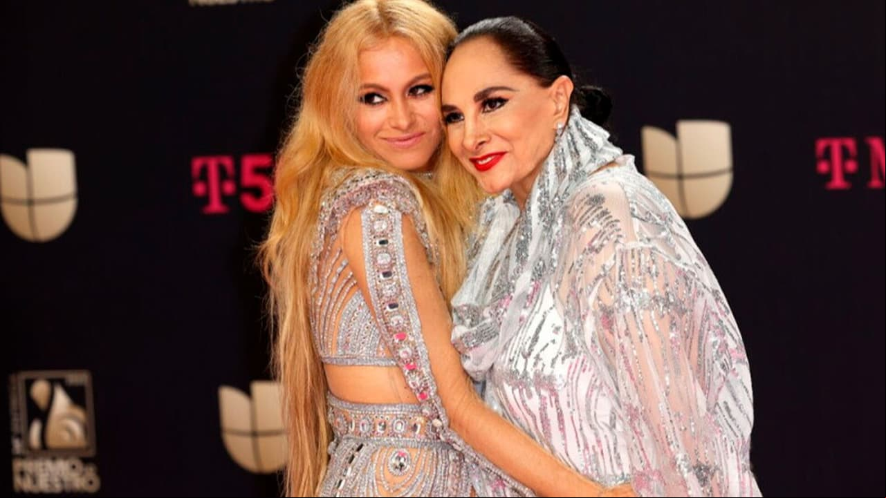 Revelan primeras imágenes de Paulina Rubio en funeral de Susana Dosamantes