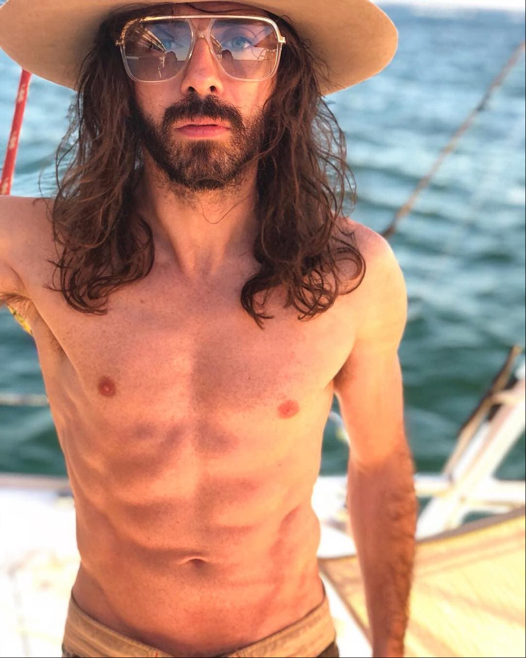 ¿Qué hace Jay de la Cueva para lucir six pack?