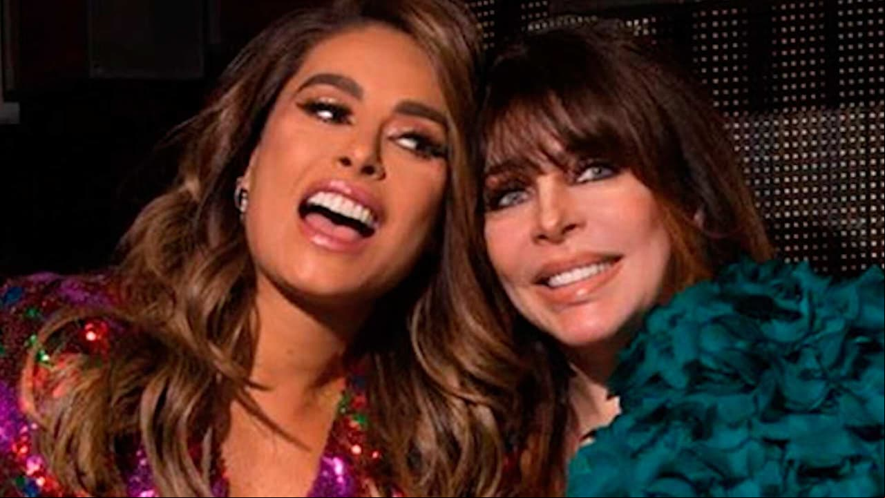 Galilea Montijo presume fiesta de aniversario: del ramo a la corona que le dio Verónica Castro