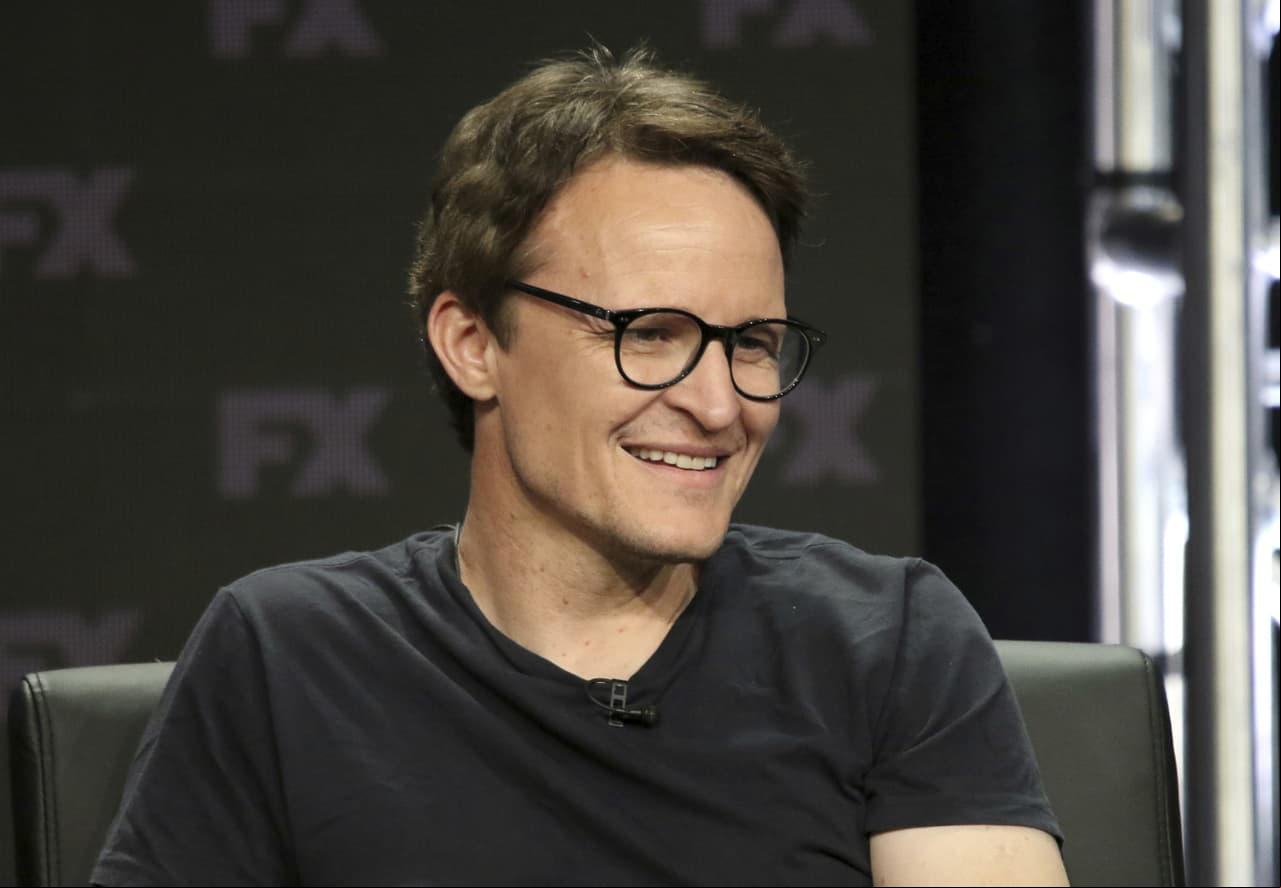Damon Herriman en el evento FX Television Critics Association