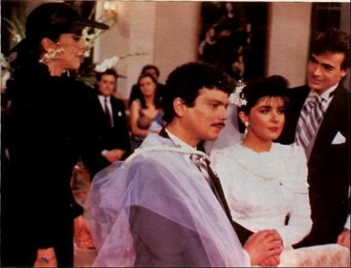 En 1989 alcanzó uno de los puntos más altos en su carrera gracias al personaje de ‘Víctor Carreño’, en ‘Simplemente María’, telenovela que estelarizó junto a Victoria Ruffo y Manuel Saval.