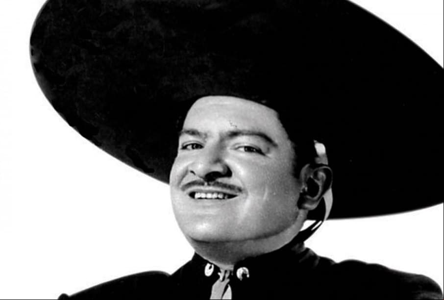 "El Rey" de José Alfredo Jiménez es uno de los temas más icónicos del regional mexicano, perfecto para tu reunión.
