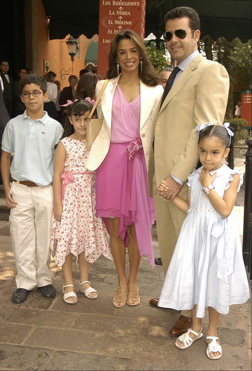 Se dedicó a su esposo e hijos, Eduardo Jr., Alejandra y Ana Paula.