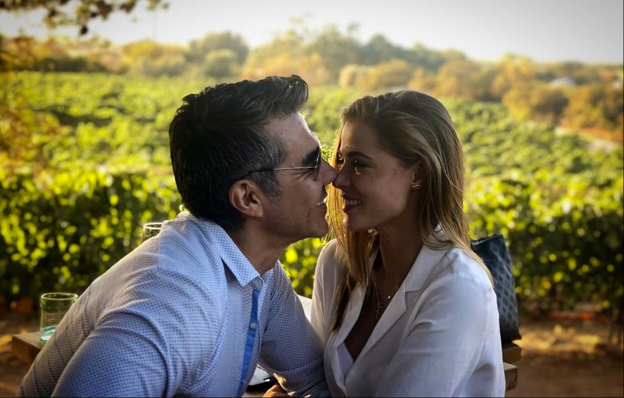 Con fiesta sorpresa, Adrián Uribe celebra a su novia Thuany Martins en su cumpleaños