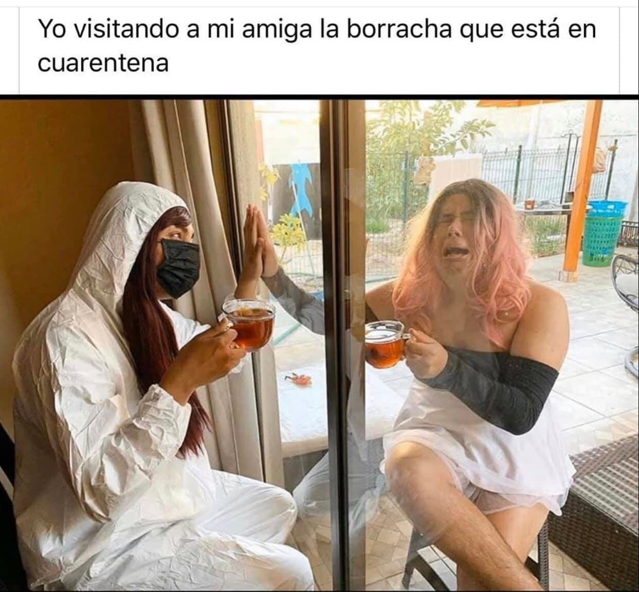 Ten calma, no sufras, no puedes estar cerca de tus amigos pero si llamarlos por teléfono o mandarles muchos stickers.