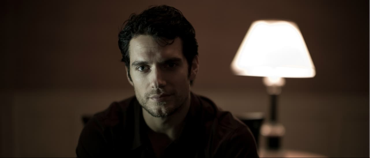 Henry Cavill pone en suspenso a sus seguidores con misterioso video