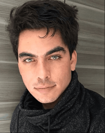 ¿Qué te gusta y qué no te gusta comer? “Me encanta demasiada comida, la mexicana, la tailandesa, la italiana, la japonesa, es interminable, más bien lo que descubrí que no me gusta son los bichos, probé alacranes, arañas, hormigas, no sé, había un montón y la verdad prefiero evitarlo”.