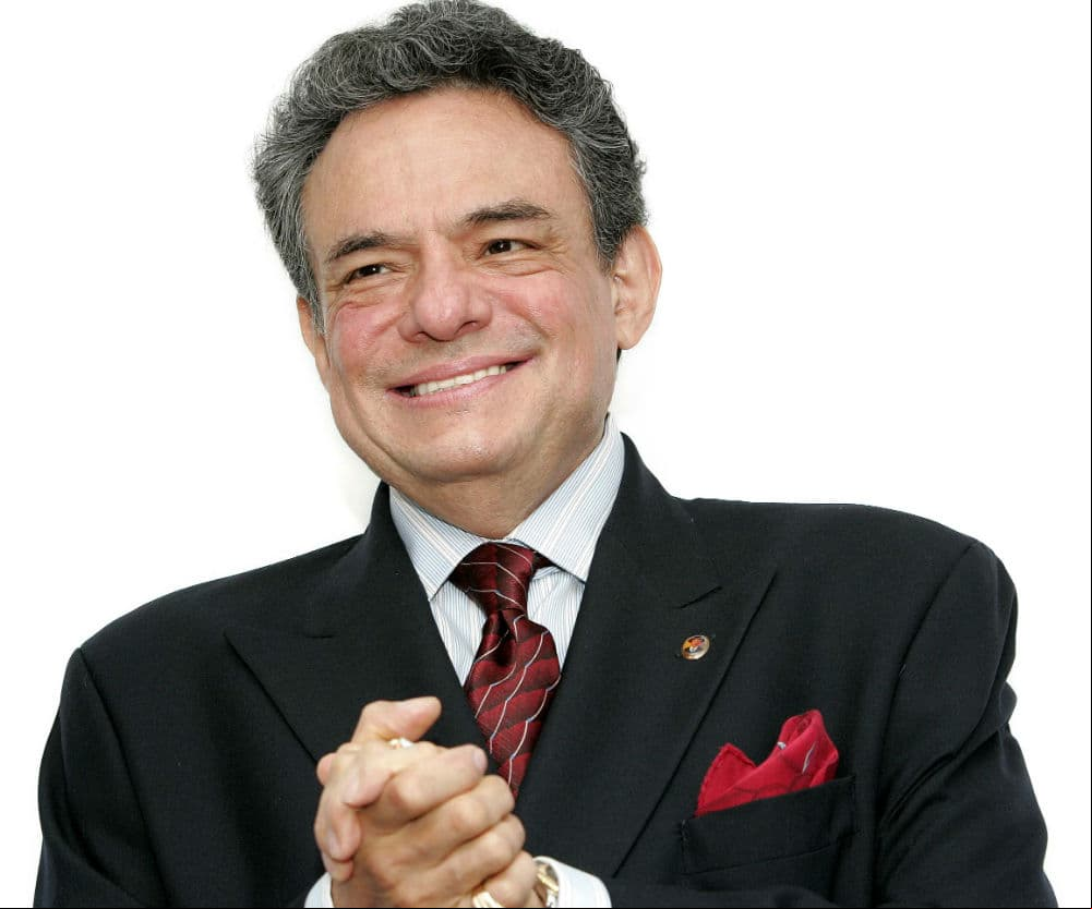 Hospitalizan a José José tras cirugía de páncreas