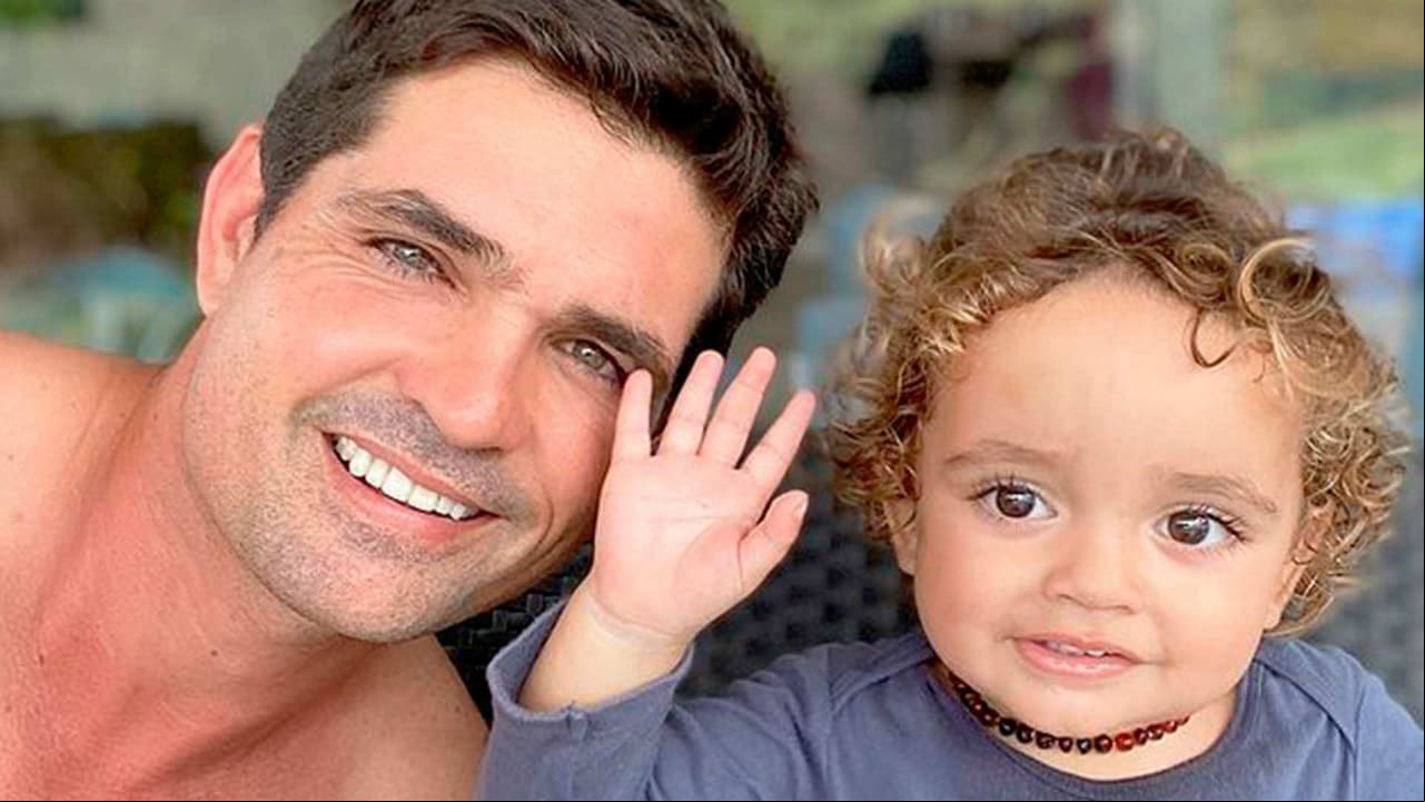 Hijo de Ferdinando Valencia recibe camioneta de lujo como regalo y se vuelve viral