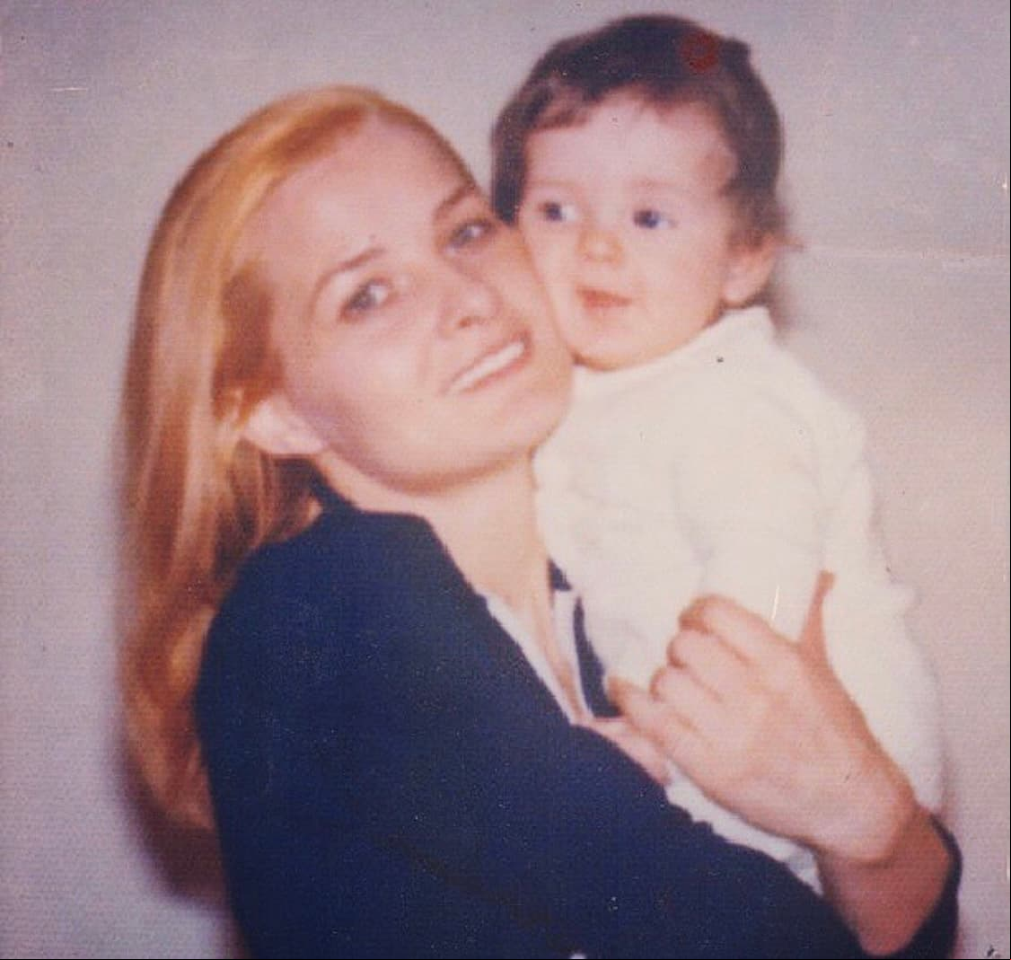 Alejandro nació en 1972 en Cádiz, España, fruto del matrimonio entre sus padres Luis Rey y Marcela Basteri, y llegó a México con el resto de su familia cuando tan solo tenía ocho años de edad.