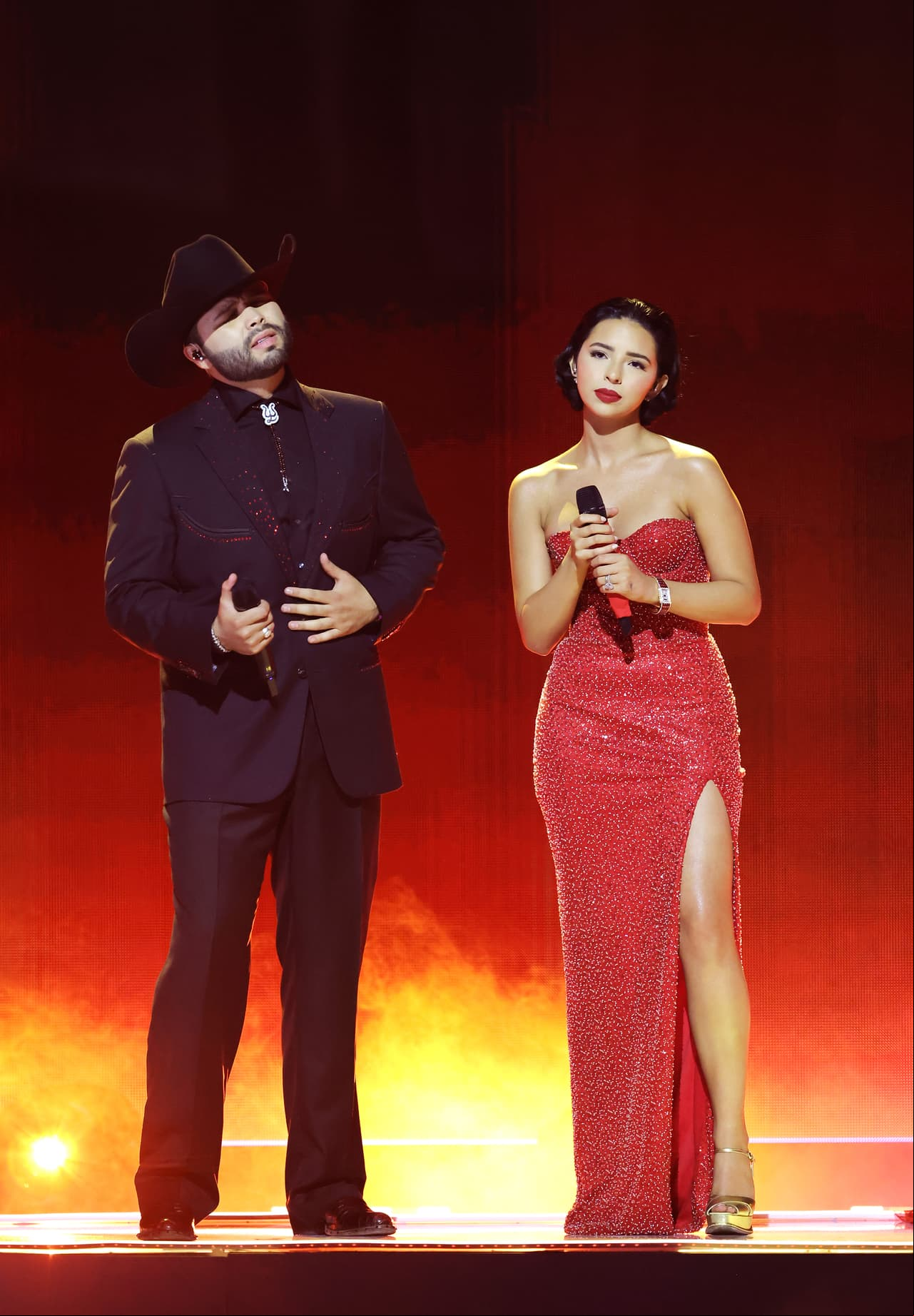 Con sonrisas, música y baile, así disfrutaron los famosos de los Latin GRAMMY