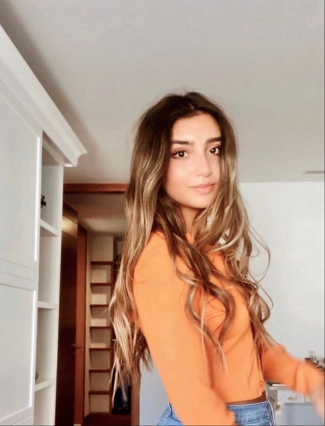 Mientras que Valentina cumplió 19 años en febrero y, tal como su hermano mayor, publica imágenes junto a su familia, amigos y de los lugares que ha conocido al rededor del globo.