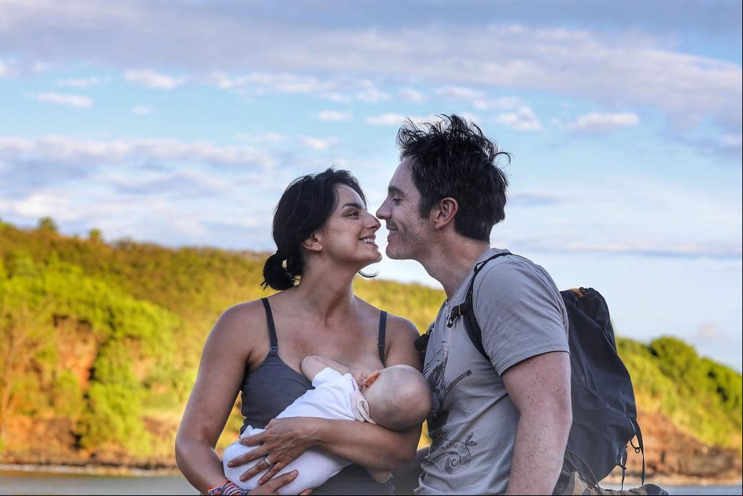 Aislinn Derbez y Mauricio Ochmann disfrutan su etapa como papás