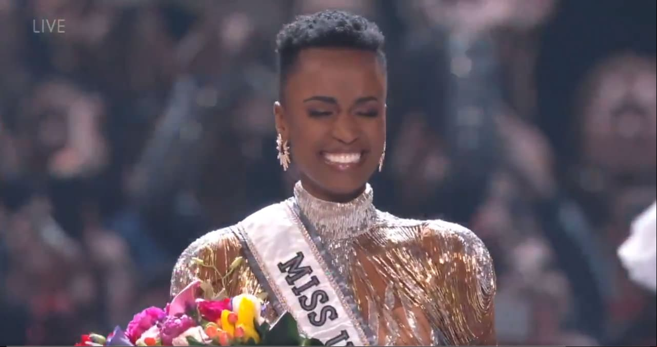 La joven no pudo ocultar su felicidad al enterarse que era la ganadora.