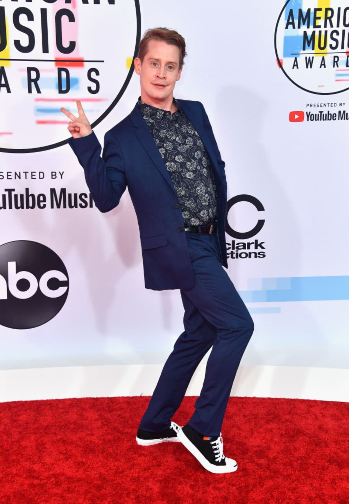 Macaulay Culkin de ‘Mi Pobre Angelito’ impacta como modelo de Gucci y este fue su outfit
