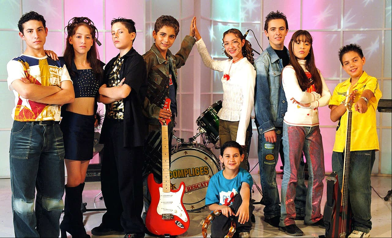 ‘Cómplices al rescate’, producida por Rosy Ocampo, se estrenó en Las Estrellas en 2002. Te presentamos cómo ha cambiado su elenco a 18 años de su estreno.