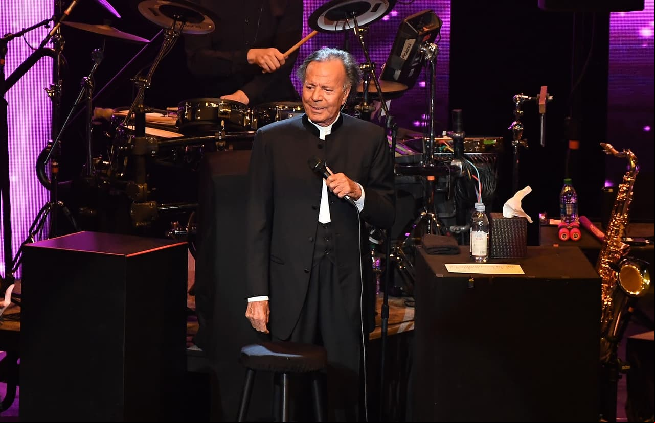 Julio Iglesias lamenta la muerte de su suegra Paula Bakker