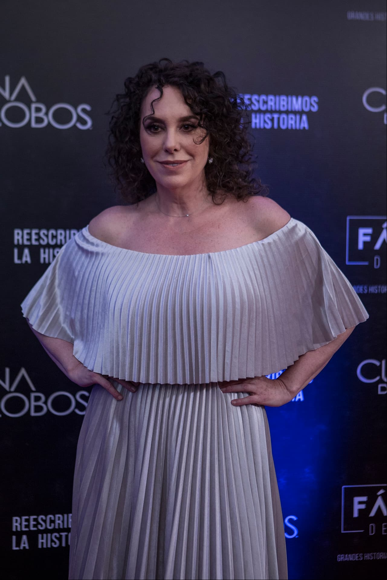 Azela Robinson interpreta a 'Gélica' y en entrevista dijo que: "Mi personaje es muy pequeño realmente, la sombra que siempre está alrededor de ‘Catalina (Creel)’ en casa, sólo atendiendola en silencio, amándola en silencio, es un personaje muy leal a ‘Catalina’”.