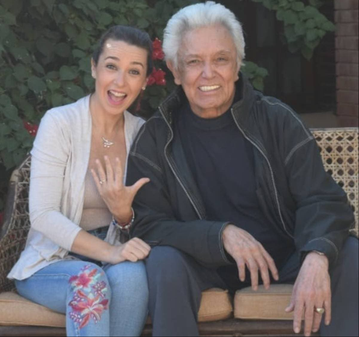 Alberto Vázquez anuncia que se casará con su novia 43 años más joven