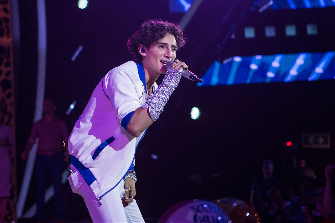 Emilio Osorio interpreta el tema de salida de la telenovela que se titula "La playita". En entrevista explicó que: "es una canción que habla de los bellos paisajes que ofrece nuestro país, es para divertirse, dedicarla y pasarla muy bien”.