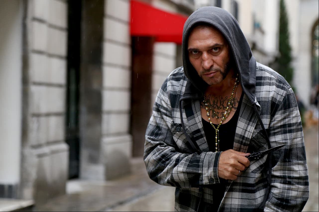 Y como los villanos no pueden faltar, "Chuspa" (Eduardo Cortejosa) es el encargado de hacerle la vida imposible a "Rubí".